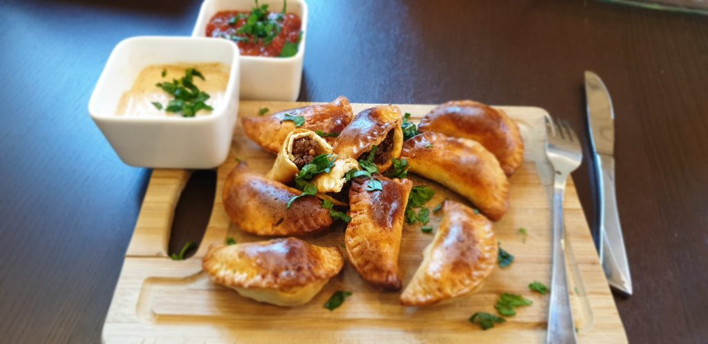 pieczone pierożki empanadas